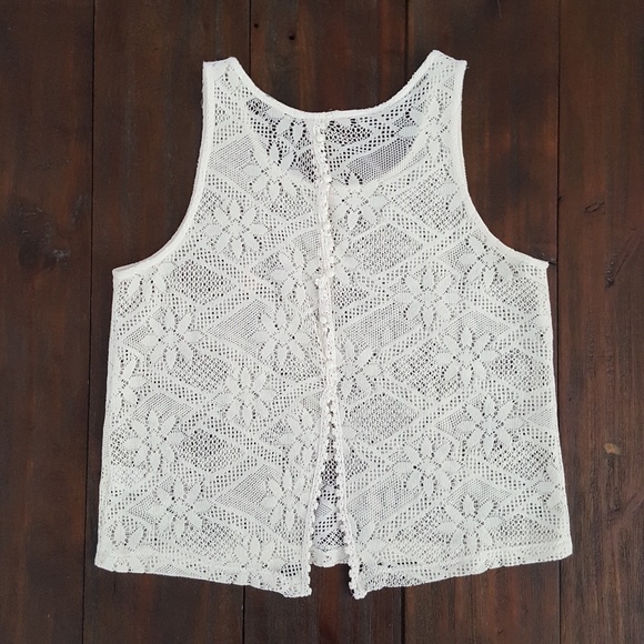 CHLOE K sleeveless lace crop top floral design - Picture 3 of 5